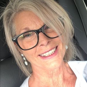 Meet your Posher, Laurie